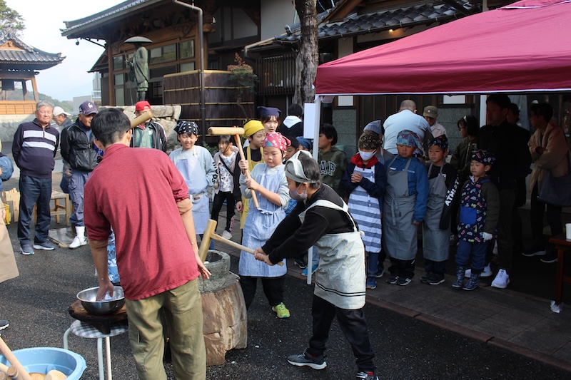 餅つきの様子